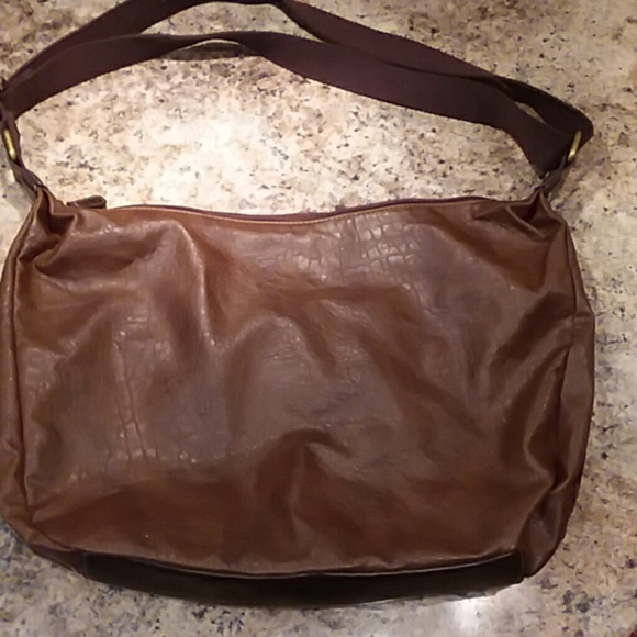 American Eagle Shoulder Sachel - Picture 2 of 8